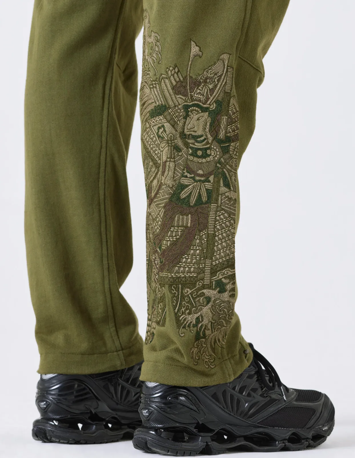 Sweatpants*Maharishi 4247 Samurai Vs. Dragon Embroidered Sweatpants Olive Og-107F/Tonal