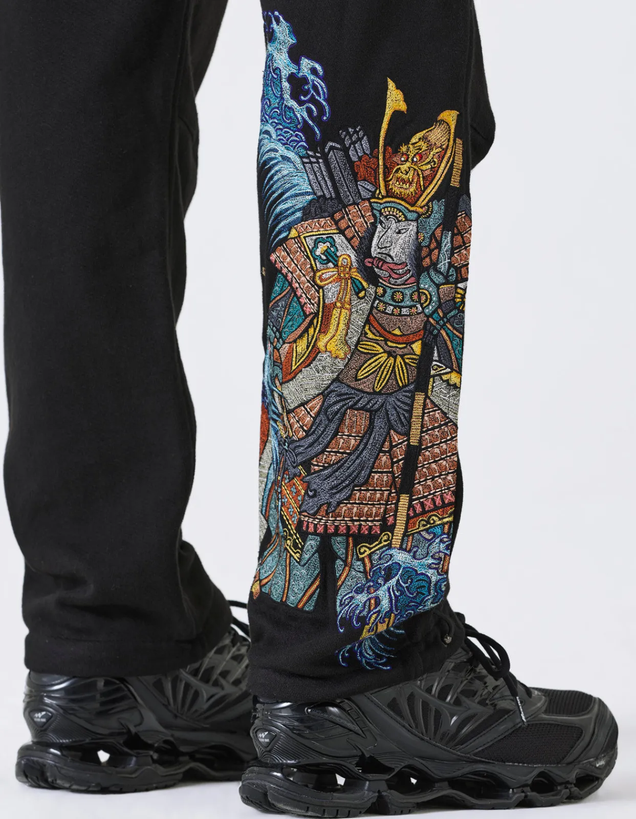 Sweatpants*Maharishi 4247 Samurai Vs. Dragon Embroidered Sweatpants Black
